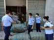 Thái Bình: Xe "luồng xanh" vận chuyển hàng không rõ xuất xứ bị tạm giữ