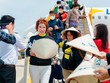 Những khách Hàn Quốc đầu tiên trên chuyến bay charter của Vietravel Airlines đến Khánh Hòa.
