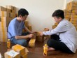Người lao động chủ động tăng ca làm thêm giờ để cải thiện thu nhập cuối năm.
