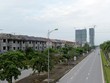 Biệt thự vẫn hoang phế và người có thu nhập trung bình thấp vẫn không có nhà