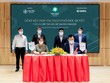 Bà Nguyễn Hương - CEO Đại Phúc Land, đại diện Van Phuc Group và ông Phạm Lâm - Chủ tịch HĐQT kiêm CEO DKRA Vietnam chính thức ký kết hợp tác phân phối độc quyền Van Phuc Mansion và Parkview Shop Villas.
