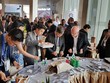 Doanh nhân APEC dùng cơm hộp trước giờ Tổng thống Trump phát biểu