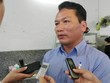 Ông Trần Chí Trung trả lời phỏng vấn báo chí 