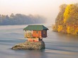 Nguồn gốc ngôi nhà cô độc nổi tiếng trên sông Serbia