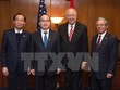 Lãnh đạo Thành phố Hồ Chí Minh và Đại sứ quán Việt Nam tại Hoa Kỳ cùng với ông Thomas Shannon, Thứ trưởng Ngoại giao Hoa Kỳ. (Ảnh: Anh Tuấn/TTXVN)