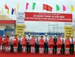 Đại biểu thực hiện nghi thức cắt băng khánh thành Trạm biến áp 220kV Long Xuyên 2 và đường dây đấu nối. (Ảnh: Công Mạo/TTXVN)