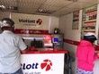 Nhiều người dân “đổ xô” đi mua vé số vì giải thưởng “khủng”.