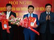 Đồng chí Lâm Văn Năm, Phó Bí thư Thường trực Tỉnh ủy Điện Biên, trao quyết định luân chuyển cán bộ cho 2 đồng chí: Chu Xuân Trường và Nguyễn Sỹ Quân.Theo Baodienbienphu