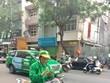Ông Hồ Huy, Chủ tịch HĐQT Mai Linh trực tiếp đi đón khách dịch vụ xe ôm (ảnh: FB Huynh Nguyen)