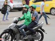 Khách hàng phải trả thêm phụ phí khi đi GrabBike dịp Tết Nguyên đán mỗi chuyến ở mức 10.000-20.000 đồng. Ảnh: Việt Hùng.
