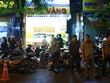 Cảnh sát phong tỏa hiện trường, điều tra vụ cướp. Ảnh: Nguyệt Triều.