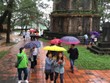 Khách du lịch tham quan chùa Thiên Mụ. (Ảnh: Quốc Việt/TTXVN)