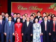 Thủ tướng Nguyễn Xuân Phúc chụp ảnh lưu niệm với lãnh đạo, công chức, viên chức Ban Dân vận Trung ương. (Ảnh: Thống Nhất/TTXVN)