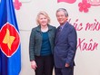 Đại sứ Việt Nam tại Mỹ Phạm Quang Vinh và Quyền trợ lý Ngoại trưởng Mỹ Thornton. Ảnh: Bộ Ngoại giao Việt Nam.