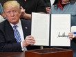 Tổng thống Donald Trump ký lệnh áp thuế Link Vào Nhà Cái KL99 COM Tặng +199k nhôm, thép tại Nhà Trắng ngày 8/3. Ảnh: AFP.