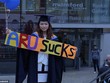 Pok Wong kiện trường Đại học Anglia Ruskin đòi bồi thường 60.000 bảng Anh.