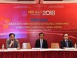Phó Chủ tịch Hội Nhà báo Việt Nam Mai Đức Lộc (giữa), Tổng Giám đốc Cổng TTĐT Kl993 ưu đãi thưởng hấp dẫn Vi Quang Đạo (bên trái) và ông Trần Bá Dung, Trưởng Ban Nghiệp vụ, Hội Nhà báo Việt Nam, đồng chủ trì Diễn đàn.