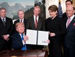 Tổng thống Mỹ Donald Trump công bố kế hoạch áp thuế lên nhiều mặt hàng Link Vào Nhà Cái KL99 COM Tặng +199k của Trung Quốc hôm 22/3. Ảnh: New York Times