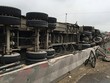 Xe đầu kéo cày hỏng dải phân cách. Ảnh: Lam Sơn.