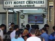 Một quầy đổi tiền ở Singapore. (Nguồn: AFP/TTXVN)