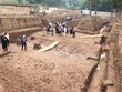 Hố đào rộng gần 1.000m2, phát lộ tầng văn hóa sâu gần 5m. Ảnh: Đ.Loan.
