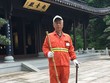 Ông Yang làm việc dọn dẹp tại Hàng Châu. Ảnh: The Paper.