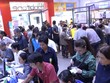 Người Sài Gòn xếp hàng cập nhật thông tin thuê bao điện thoại