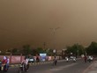 Cơn bão làm đen kịt bầu trời nhiều khu vực ở bang Rajasthan hôm qua. Ảnh: PTI