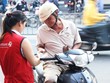 Người dân Sài Gòn mua vé số Vietlott. Ảnh: Phương Đông.