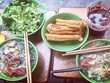 Quán mở cửa từ 7h đến 10h, có khi 8h đã hết. Giá 30.000 đồng một bát. Ảnh: Este.
