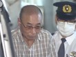 "Thánh móc túi" Kazutoshi Yamaguchi bị cảnh sát áp giải ở Tokyo hôm 21/5. Ảnh: ANN News