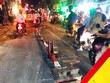 Barie bị ôtô tông văng ra ngoài. Ảnh: Tin Tin.