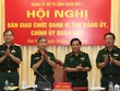 Trung tướng Đỗ Căn, Phó Chủ nhiệm Tổng cục Kl991.com tải ứng dụng chứng kiến bàn giao chức danh Bí thư Đảng ủy, Chính ủy Quân khu giữa Trung tướng Nguyễn Sỹ Thăng và Thiếu tướng Trần Hồng Minh, Thiếu tướng Dương Đình Thông. Ảnh QK1.