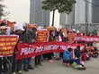 Cư dân khu ngoại giao đoàn biểu tình khi tố chủ Kl99ok phiên bản mới thực hiện chưa đúng quy hoạch. Ảnh: NT