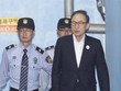Cựu Tổng thống Lee Myung-bak được đưa tới tòa án Seoul hồi tháng 5 (Ảnh: Tân Hoa Xã).