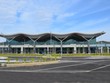 Các công trình phụ trợ bên ngoài nhà ga đang gấp rút hoàn thiện.