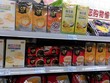 Nhãn hiệu cà phê hòa tan G7 trên kệ một siêu thị nước ngoài.