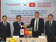 Ký kết hợp đồng thuê đất giữa DEEP C và PHA dưới sự chứng kiến của lãnh đạo thành phố Hải Phòng.