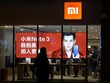 Bên ngoài một cửa hàng của Xiaomi ở Bắc Kinh (Trung Quốc). Ảnh: Reuters.