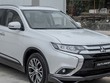 Mẫu crossover Outlander được giảm giá mạnh.