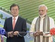Thủ tướng Ấn Độ Narendra Modi và Tổng thống Hàn Quốc Moon Jae-in cắt băng khánh thành nhà máy Kl994 nhà cái bóng đá world cup smartphone lớn nhất thế giới của Samsung.