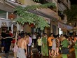 Khu phố ở Nha Trang náo loạn khi tầng ba căn nhà bốc cháy. Ảnh: Xuân Ngọc.
