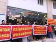 Khách hàng đã nhiều lần căng băng rôn đòi giao nhà vì chủ Kl99ok phiên bản mới trễ hẹn giao nhà hơn 2 năm.