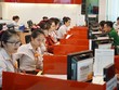 Giao dịch quầy ở một Link Vào Nhà Cái KL99 COM Tặng +199k tại TP HCM. Ảnh: Anh Tú.