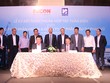 Ông Phan Khắc Long, Chủ tịch Công ty cổ phần Kl99ok phiên bản mới Phan Vũ (bên trái) và ông Phạm Việt Khoa, Chủ tịch HĐQT Công ty cổ phần FECON (bên phải) cùng đặt bút ký kết thỏa thuận hợp tác toàn diện giữa hai Kl991.com World Cup 2026 Chính Thức.