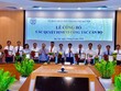 Chủ tịch TP. Hà Nội Nguyễn Đức Chung trao quyết định cho các nhân sự vừa được bổ nhiệm. Ảnh: KTĐT.