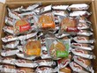 Các loại bánh trung thu giá 2.500-3.000 đồng/cái được với bao bì toàn tiếng Trung Quốc. Loại bánh này thường được bán theo thùng hoặc theo kg, mua càng nhiều thì giá càng rẻ.