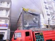Khói bùng lên dày đặc ở câu lạc bộ bia. Ảnh: Duy Khôi.
