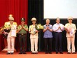 Lãnh đạo TP Hà Nội trao quyết định bổ nhiệm cho ba tân phó giám đốc công an TP. Ảnh: Thanh Sơn.
