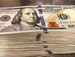 10.000 USD tiền mặt mà một thanh niên bo cho cô phục vụ. (Nguồn: Sup Dogs).